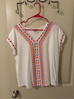 Savanna Jane White V-Neck Short Sleeve Top with Multicolor Embroidered Trim